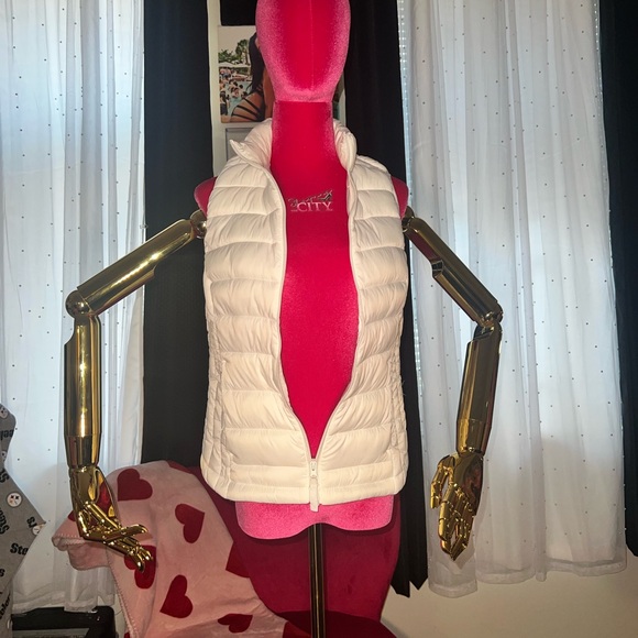 White puffer vest with pockets - Picture 5 of 6